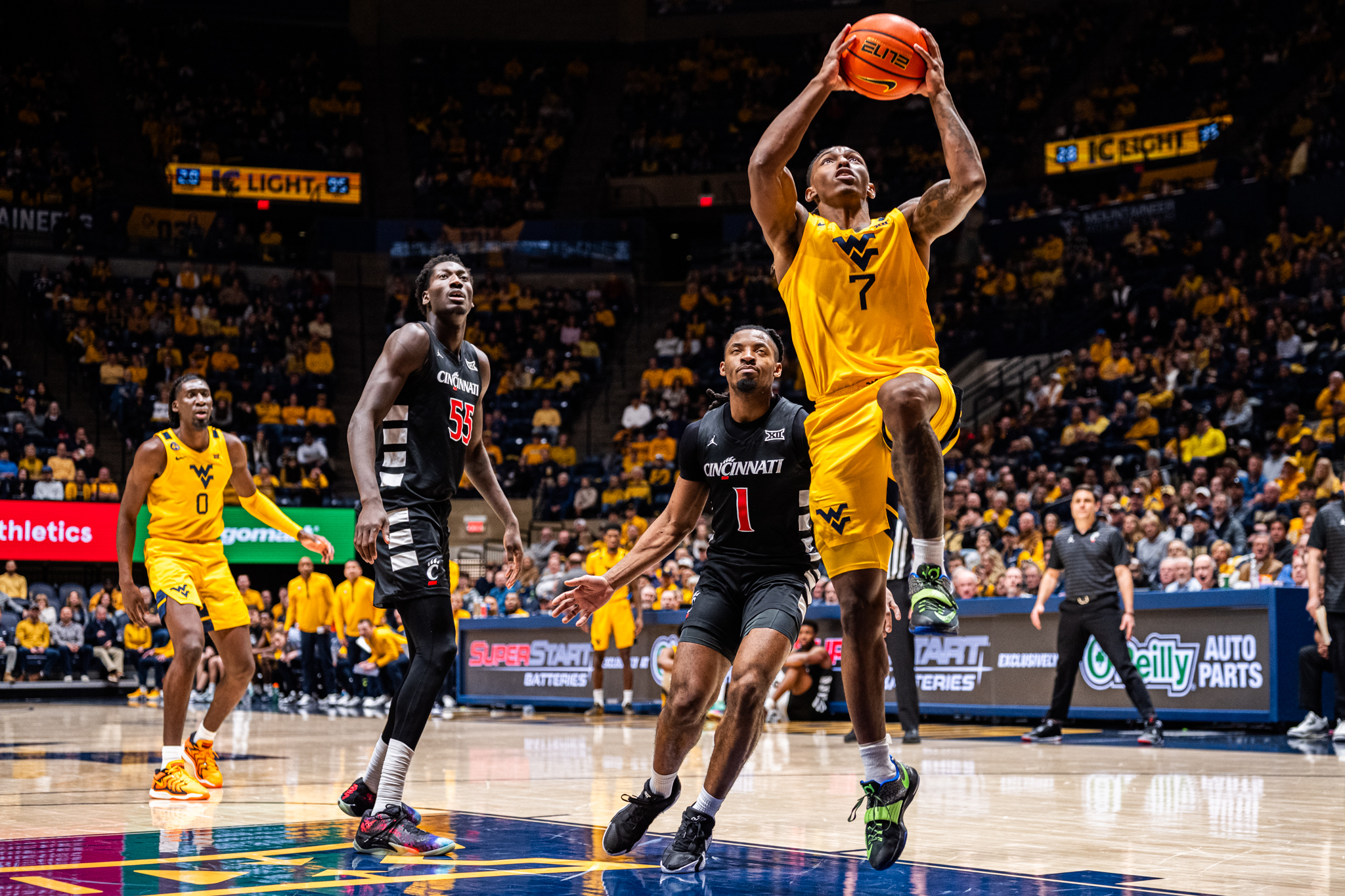 WVU holds off Cincinnati, 62-59, after a wild and chaotic finish